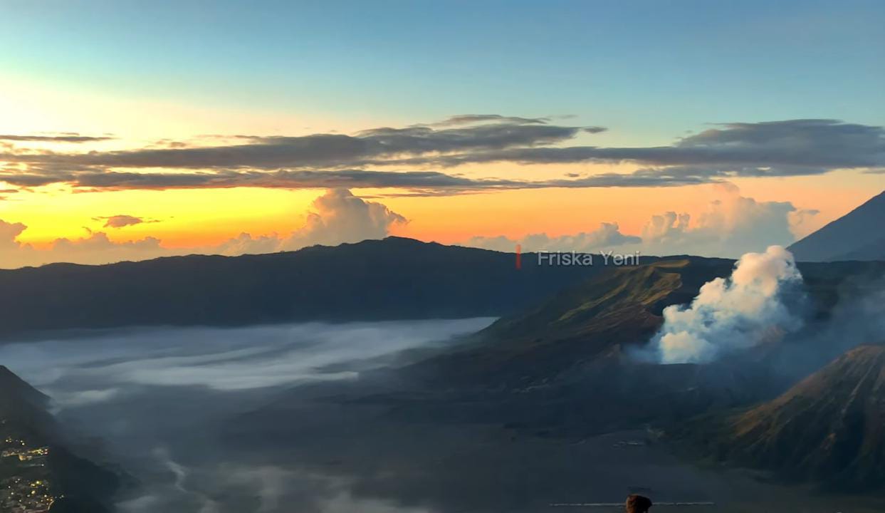 Viral! Bromo Hillside, Kafe di Atas Awan dengan View 360 Derajat Bikin Merinding Indahnya