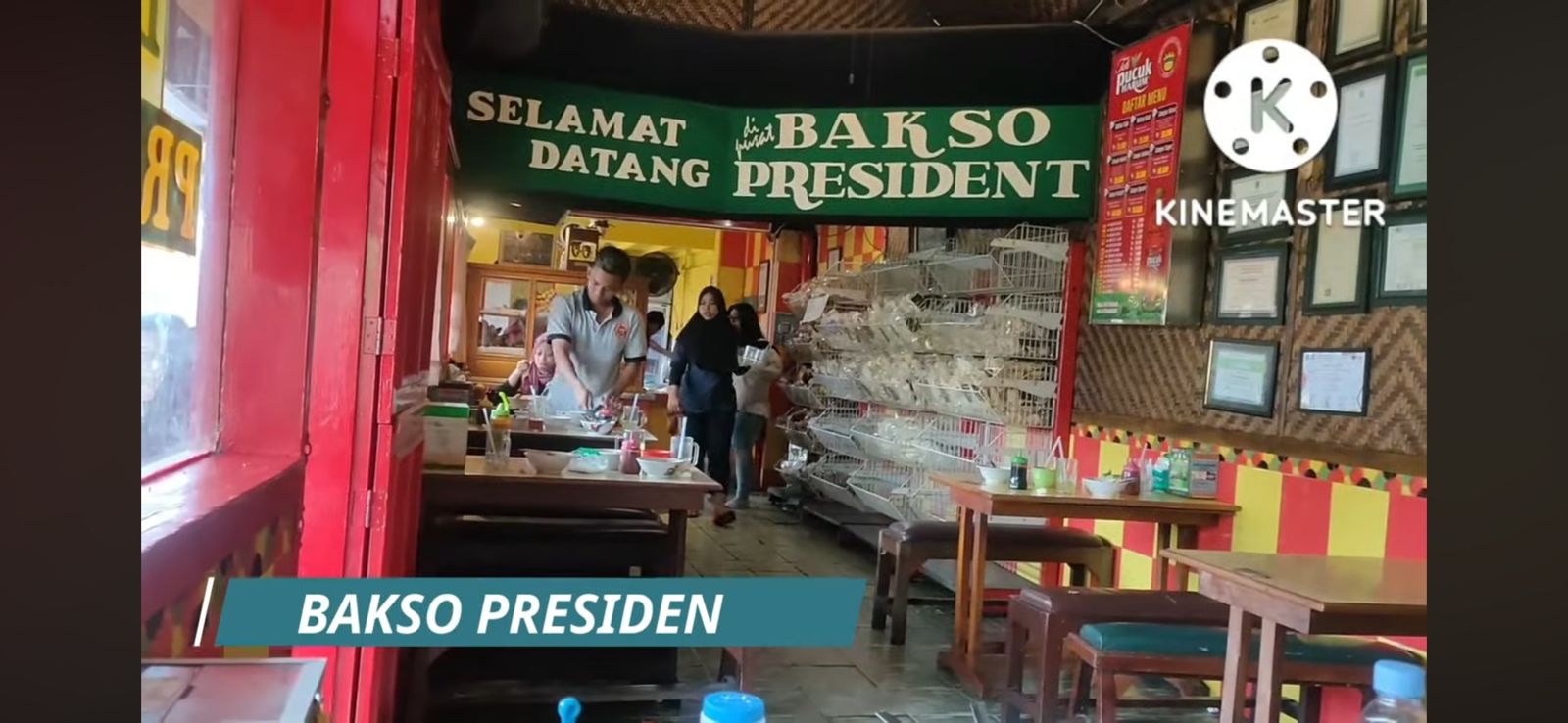 Viral! Makan Bakso Presiden Malang Sambil Nonton Kereta Api Lewat