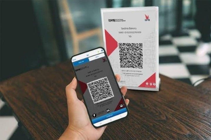 Adopsi QRIS mencerminkan kemampuan adaptasi masyarakat Indonesia terhadap inovasi teknologi.