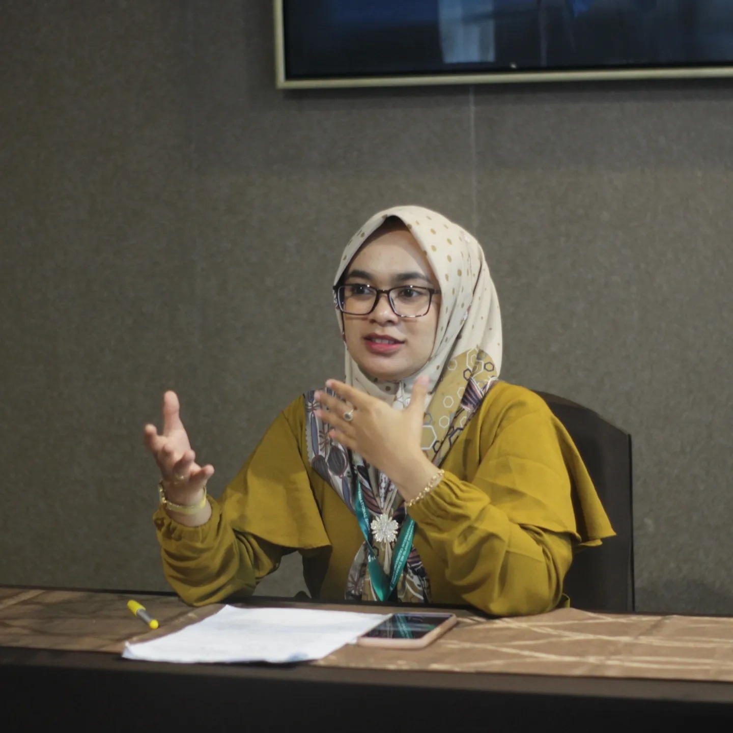 INSPIRATIF: Khoirotul Ni&rsquo;amah saat mengajar di kampus beberapa waktu lalu.