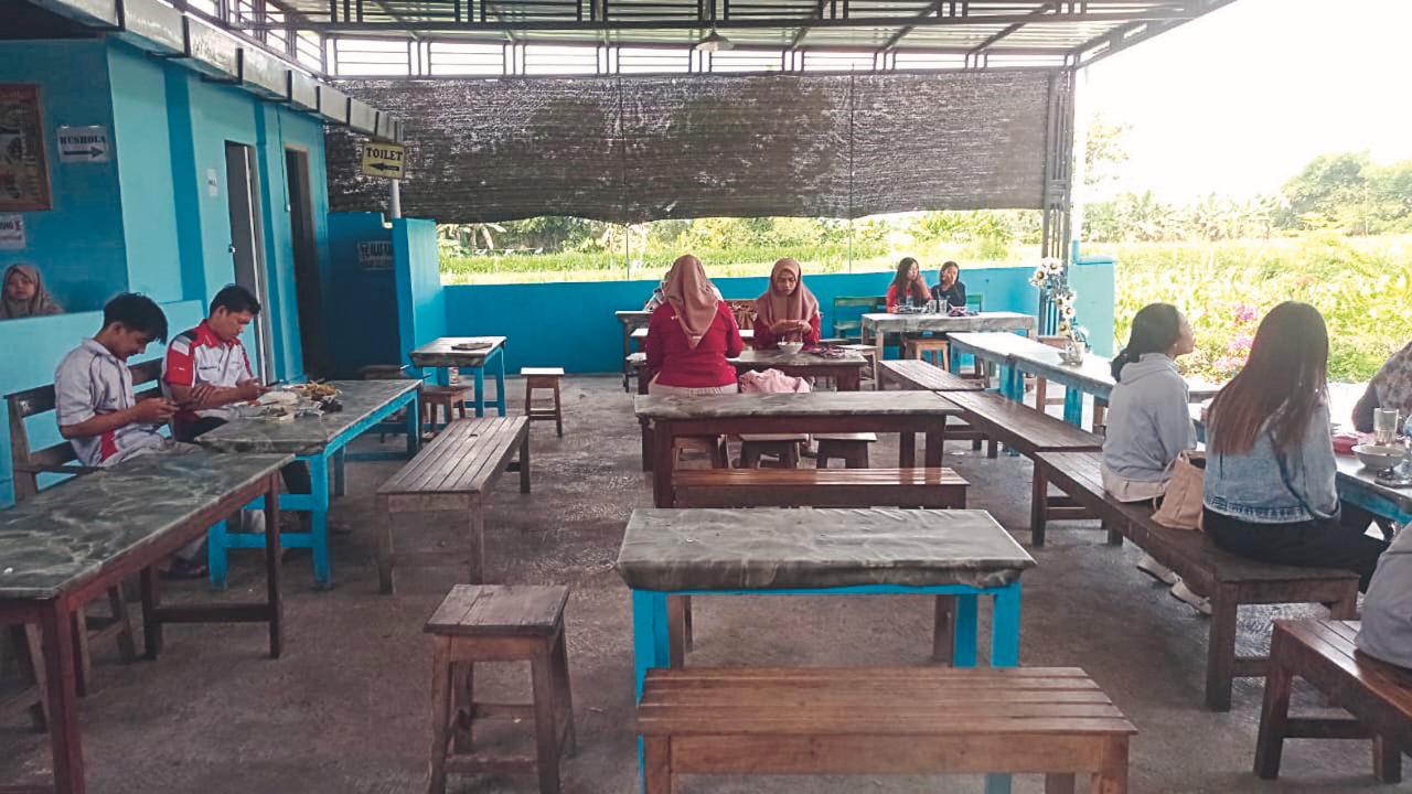 ⁠Berkunjung ke Warung Pawon Mak Sri di Kota Blitar yang Sering Jadi Jujukan Pelajar, Apa Rahasianya?