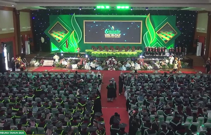 Ratusan mahasiswa diwisuda pada Minggu(21/9/2025) di Gedung Kesenian, Kota Blitar.