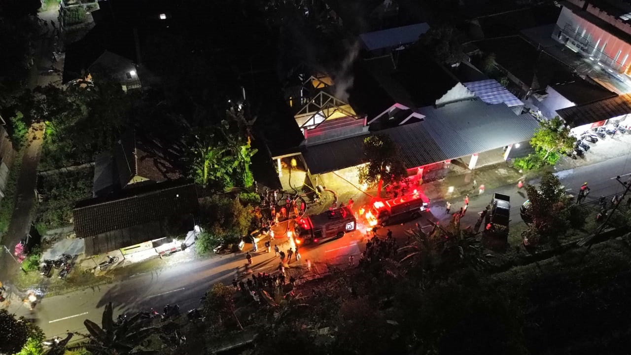 Rumah dan Bengkel Motor Milik Warga Talun Blitar Ludes Terbakar, Diduga Akibat Percikan Api