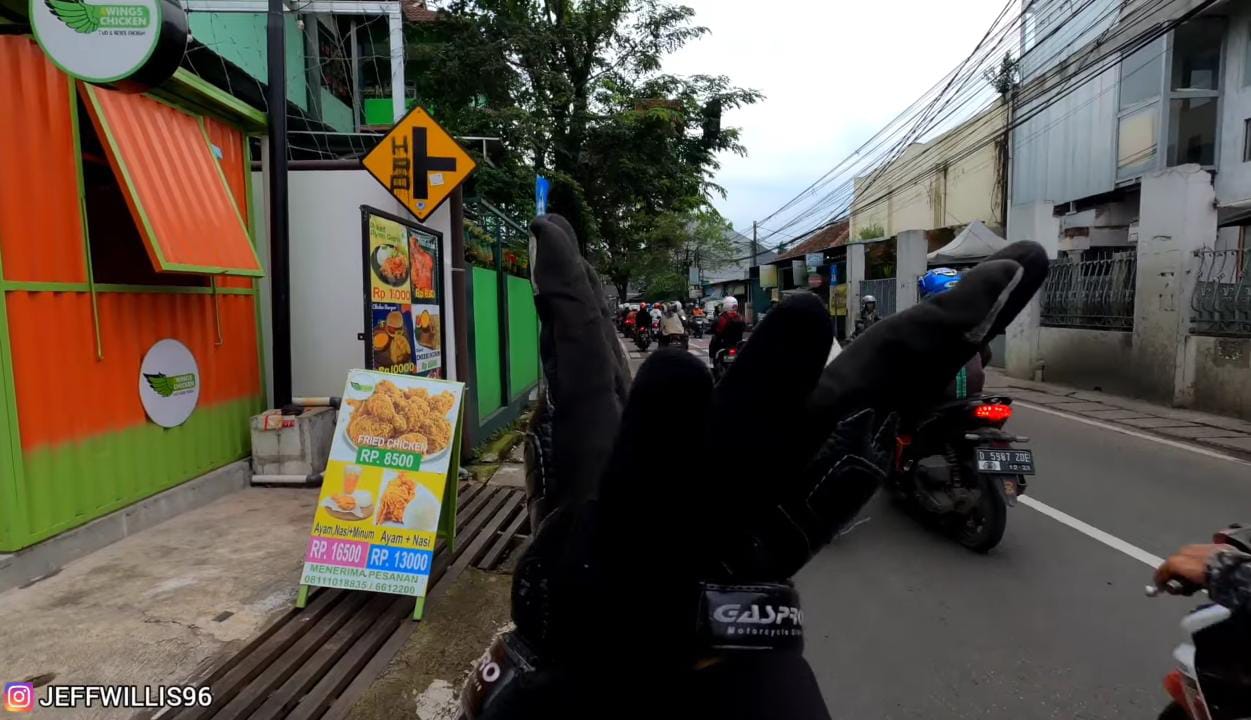 Viral! YouTuber Ini Bongkar Arti Marka Jalan yang Sering Diabaikan, Bikin Banyak Pengendara Tercengang
