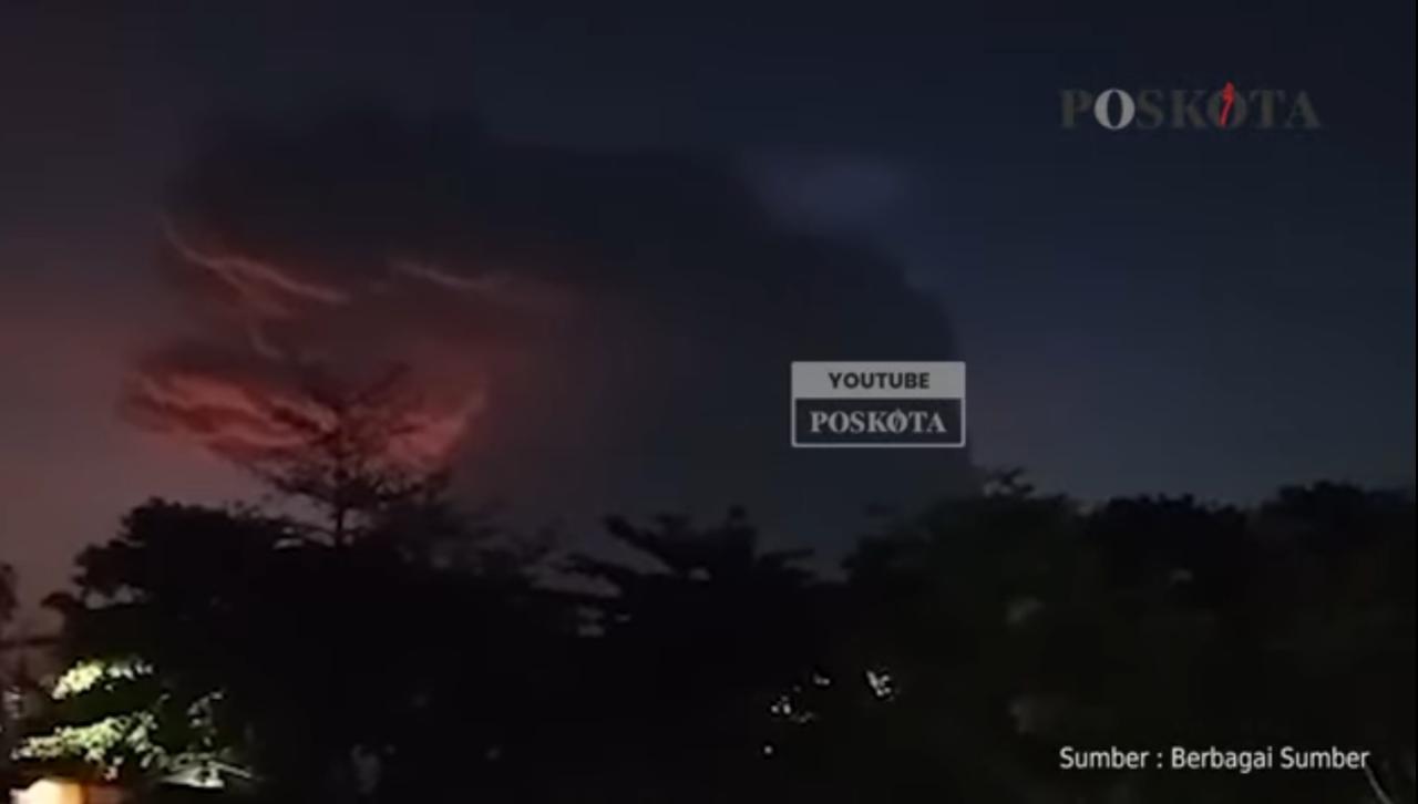 Langit Bandung Gelap! Awan Badai Cumulonimbus Bikin Warga Panik, BMKG Beri Peringatan