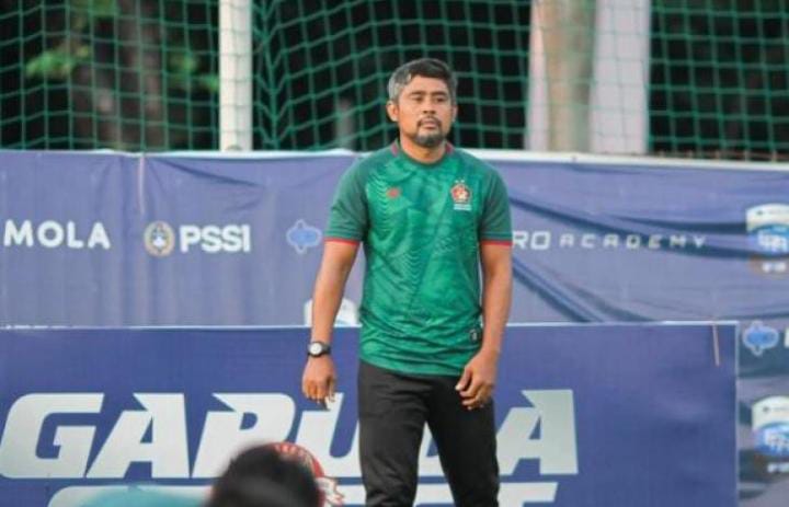 Hebat! Eks Timnas Purwanto Latih Anak-Anak di Blitar Gratis Tanpa Bayaran