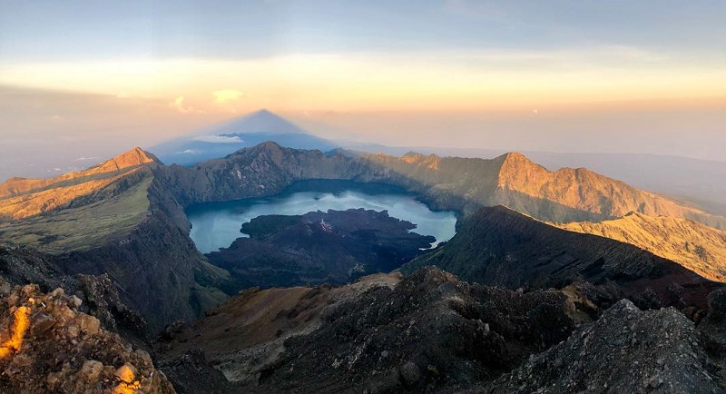 Pendakian Gunung Rinjani Berujung Misteri, Rombongan Mahasiswa Alami Gangguan Mistis