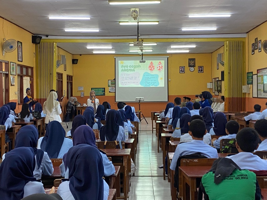 PENTING: Tim IAI Kabupaten Blitar memberikan materi edukasi tentang obat-obatan kepada siswa SMK PGRI Wlingi, Rabu (24/9/2025).