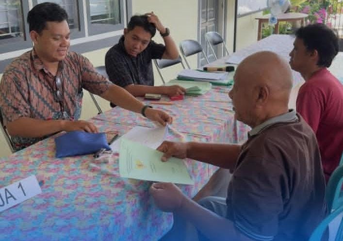 Kementerian ATR/BPN Serahkan 42 Sertipikat PTSL di Kelurahan Kauman Srengat