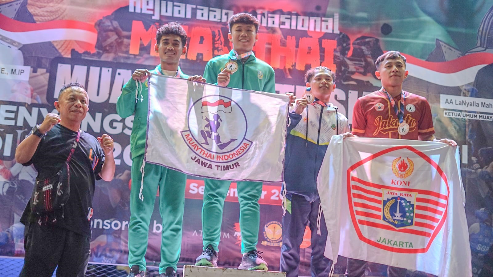 MEMBANGGAKAN: Atlet muaythai asal Kabupaten Blitar berhasil menyumbangkan medali emas dalam kejurnas yang diselenggarakan di NTB.