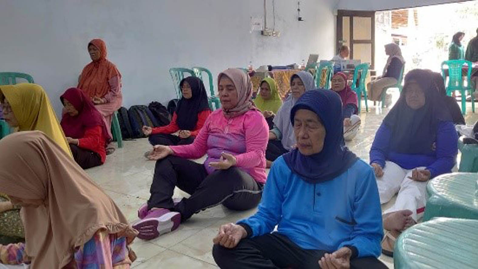 Demonstrasi Relaksasi nafas dalam Kogerta.