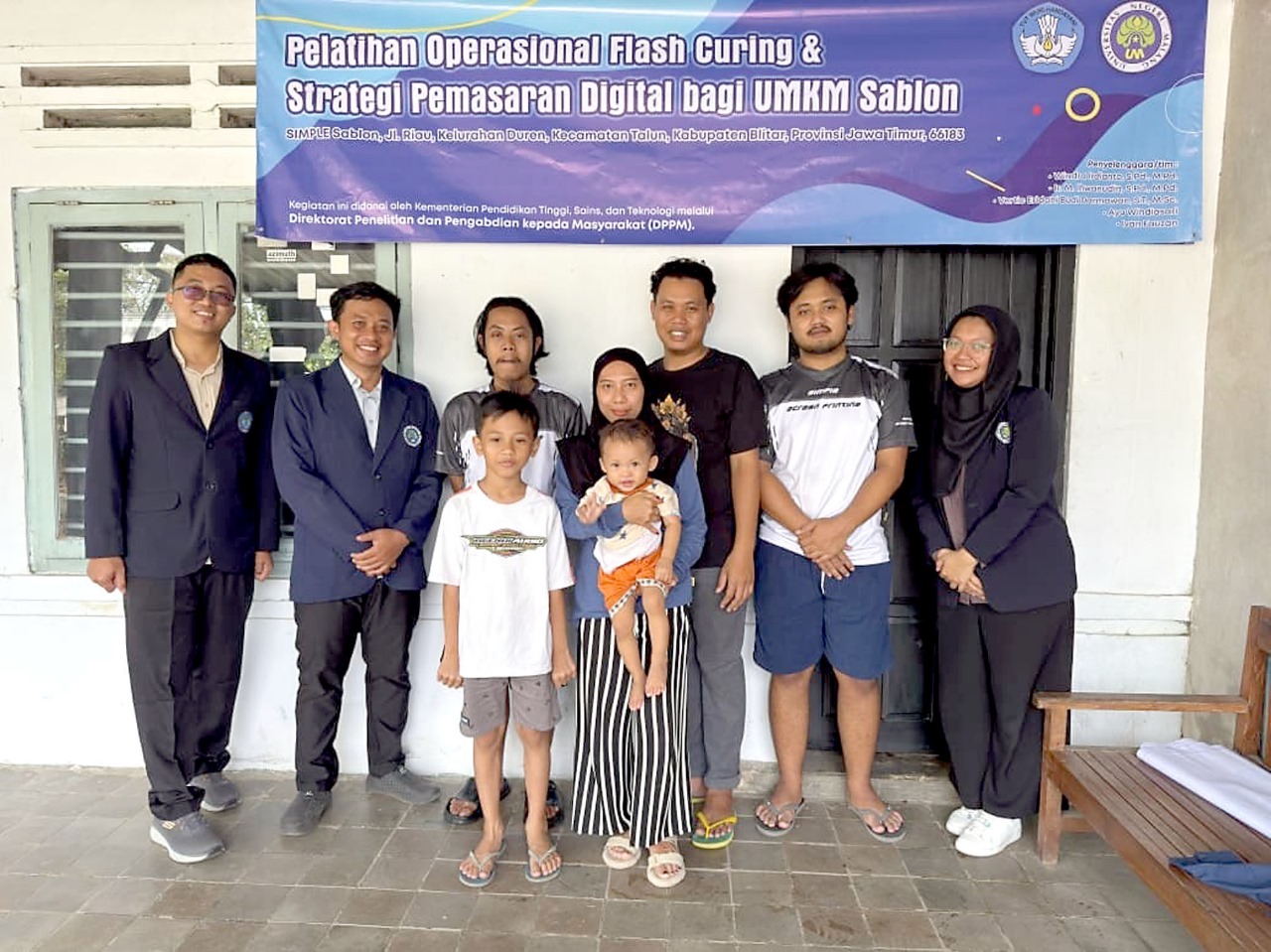 BERMANFAAT: SIMPLE Sablon di Desa Duren, Kecamatan Talun, dapat manfaat Program Pengabdian Kepada Masyarakat PKM Universitas Negeri Malang.