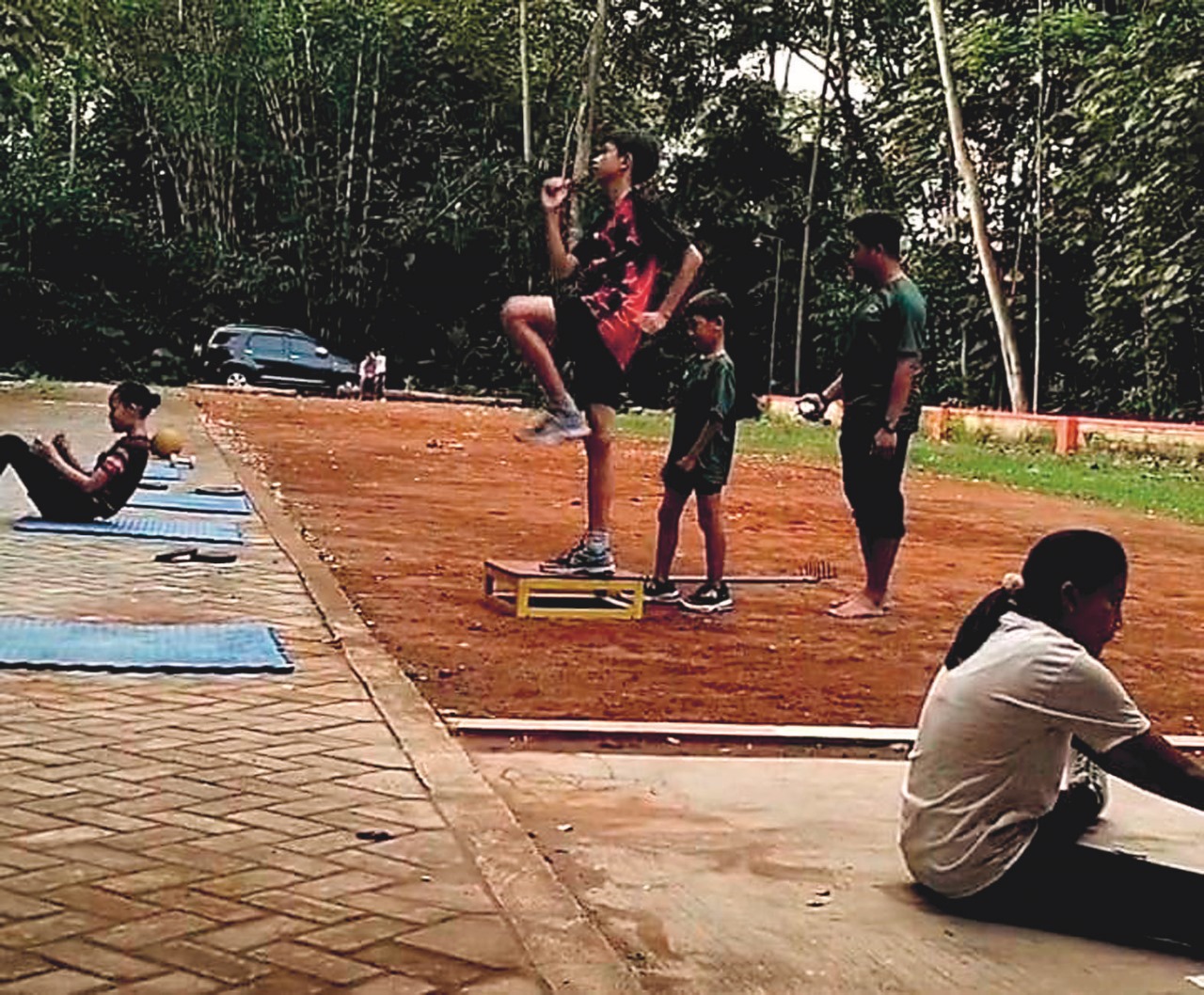 JAGA PERFORMA: Latihan ekskul atletik berlangsung tiga kali dalam sepekan. Program Latihan Atletik Dikemas Menyenangkan