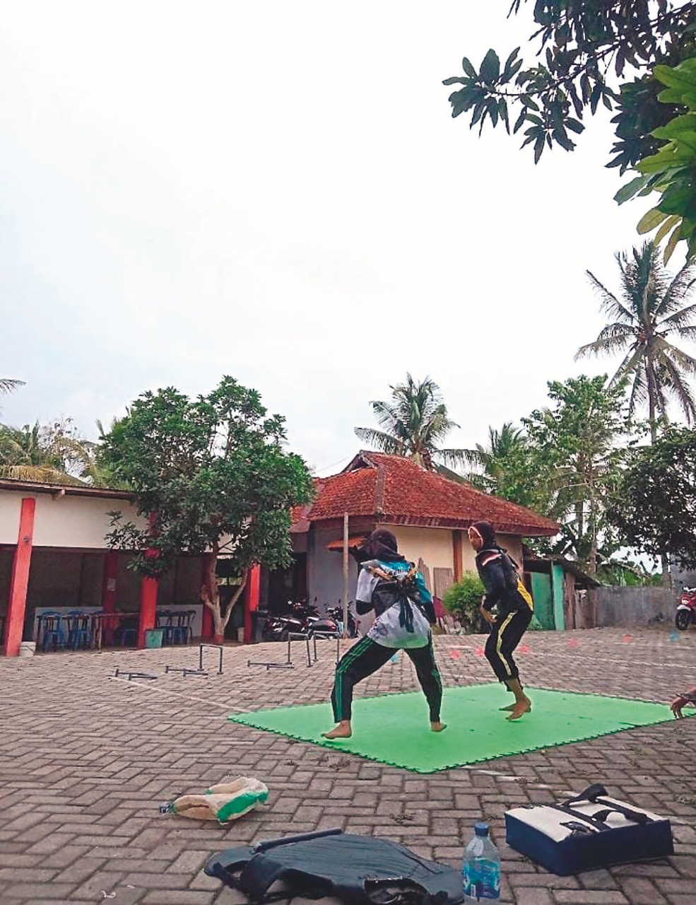 JAGA PERFORMA: Tim Sembada Fighter menjalani latihan rutin setiap Kamis dan Sabtu di lingkungan sekolah.