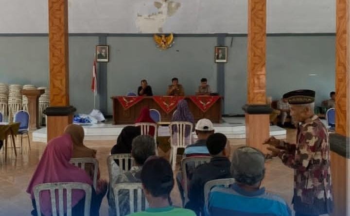 Kementerian ATR/BPN Serahkan 384 Sertipikat PTSL untuk Warga Desa Gununggede Blitar