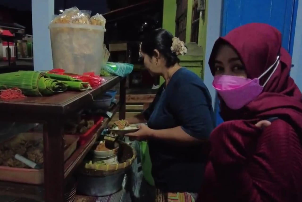 10 Nasi Pecel Legendaris di Blitar yang Wajib Dicoba, Cuma Rp7 Ribuan