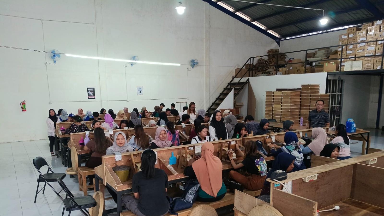 KOKOH: Industri rokok di Kabupaten Blitar justru menguat meskipun di kancah nasional dikabarkan tengah merosot.