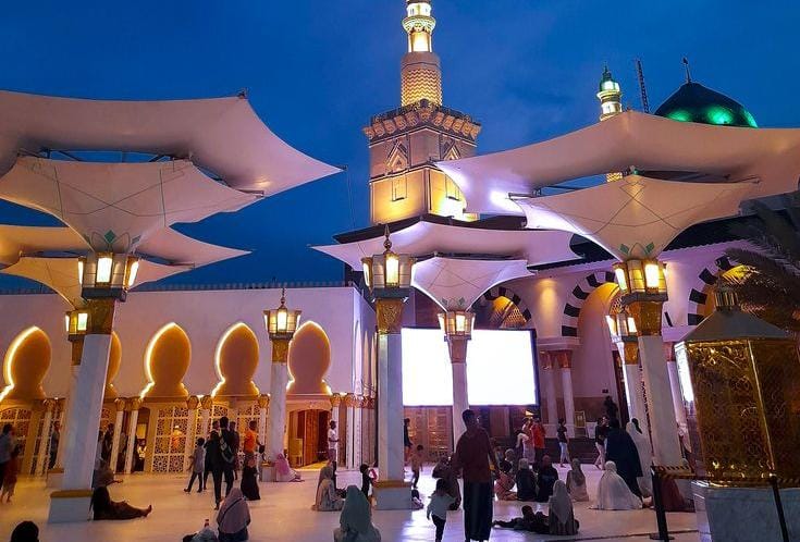 Wisata Religi Blitar, Pensiunan Dinas Pendidikan Jatim Ziarah ke Masjid Ar-Rahman dan Makam Bung Karno