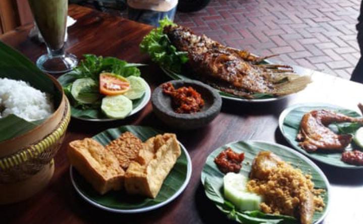 15 Makanan Khas Blitar Paling Enak dan Legendaris yang Wajib Kamu Coba Saat Liburan