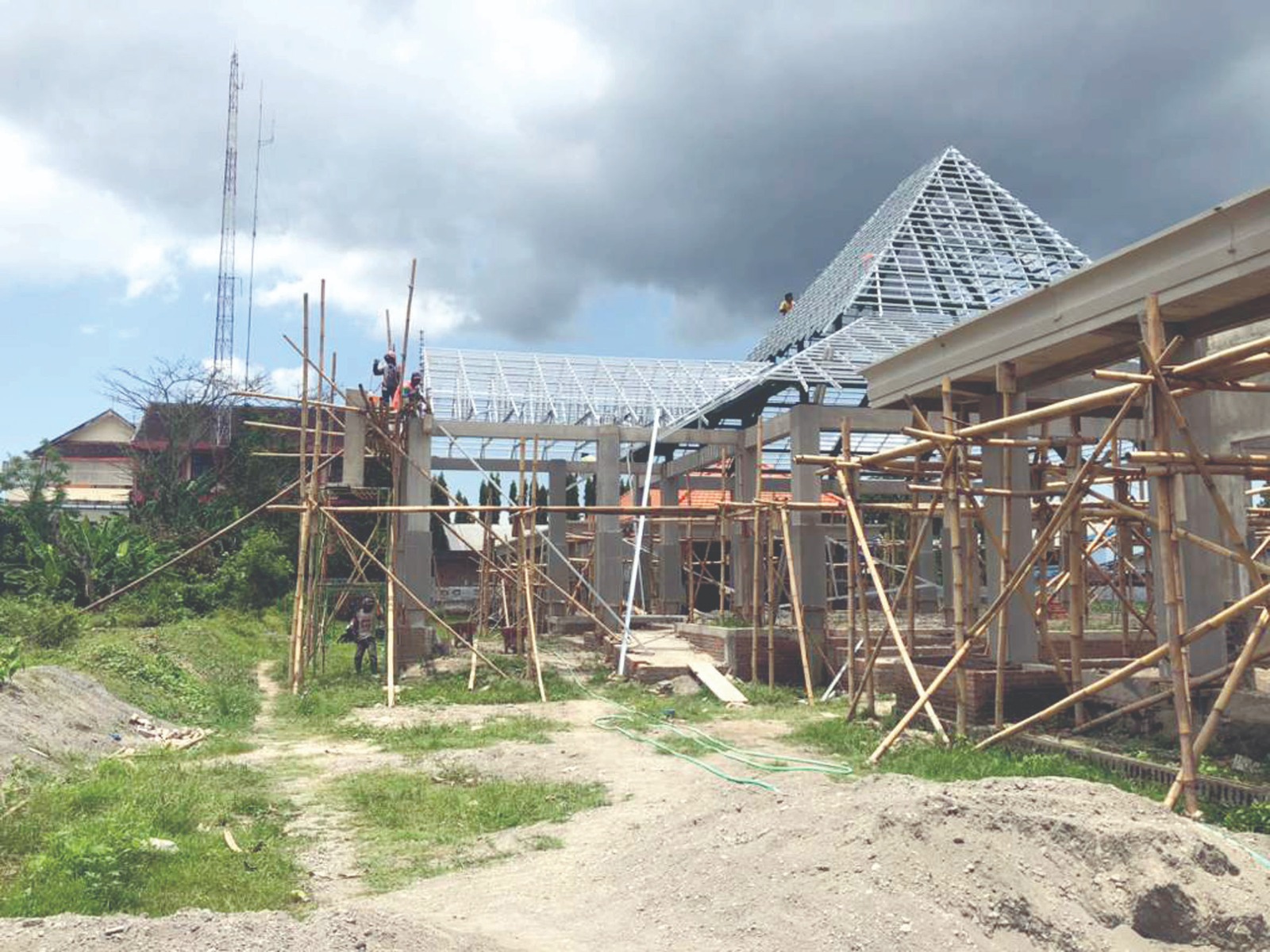 Proyek Pembangunan Gedung Baru Kantor Kelurahan Plosokerep Capai 40 Persen
