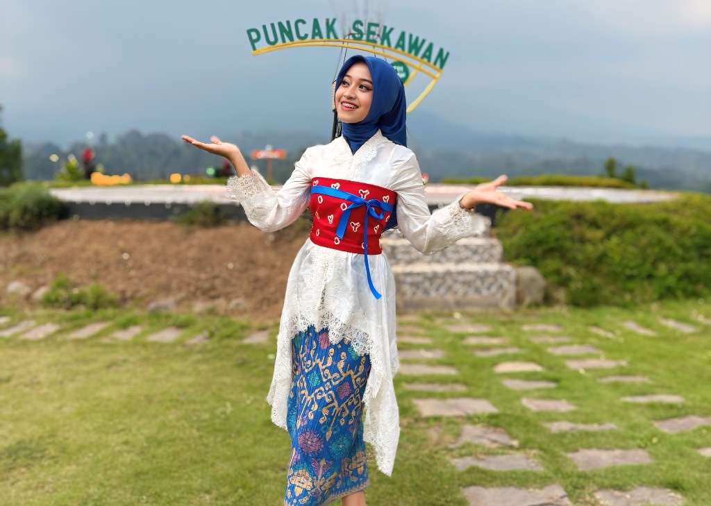 Jeng Kabupaten Blitar 2025, Zameyra saat berkunjung ke Puncak Sekawan di Desa Semen, Kecamatan Gandusari.