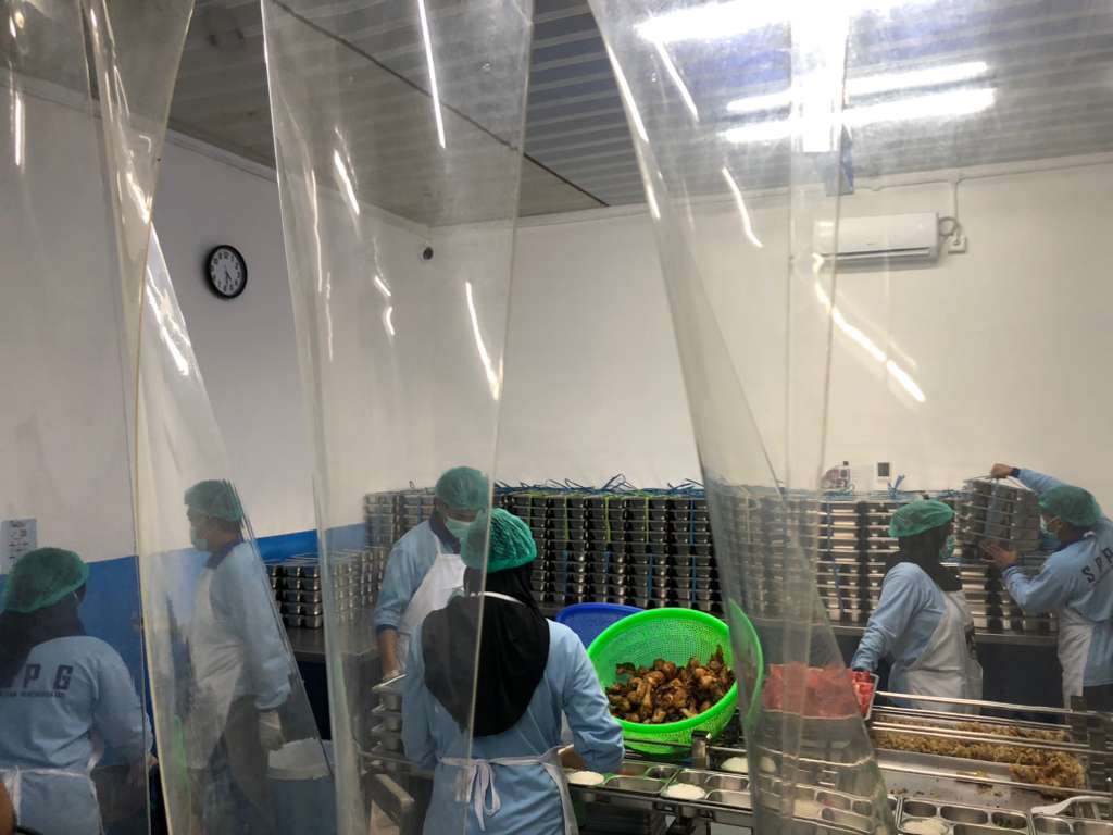 TERUS DIPANTAU: Kebersihan dan keamanan pangan di dapur MBG sangat dijaga ketat agar makanan yang disajikan layak konsumsi.