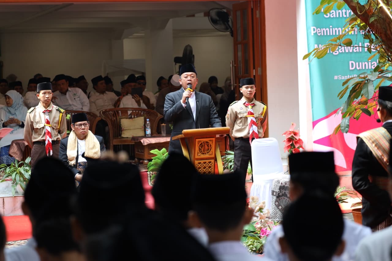 Menteri Nusron Wahid Dorong Santri Ambil Peran di Panggung Nasional pada Hari Santri 2025