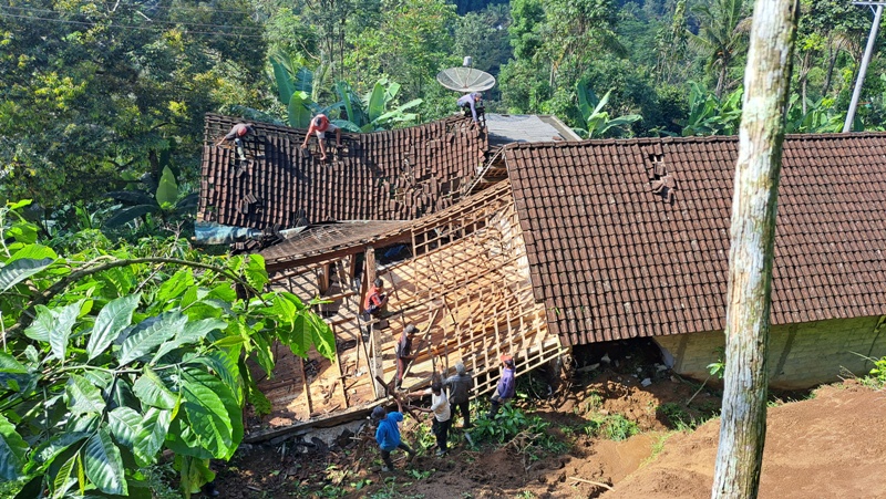WASPADA: Wilayah Gandusari terutama area perbukitan masuk zona rawan longsor.