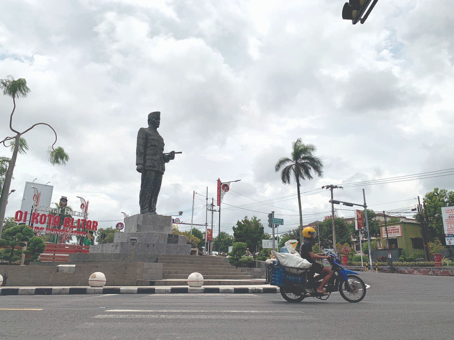 HATI-HATI: Menghadapi cuaca ekstrem, masyarakat Kota Blitar diminta untuk waspada terhadap potensi bencana alam.