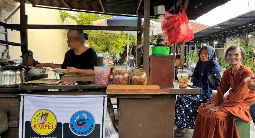 Kuliner Khas Depan SMPN 2 Blitar: Nasi Tahu Blitar Hangat Harga Ramah Kantong