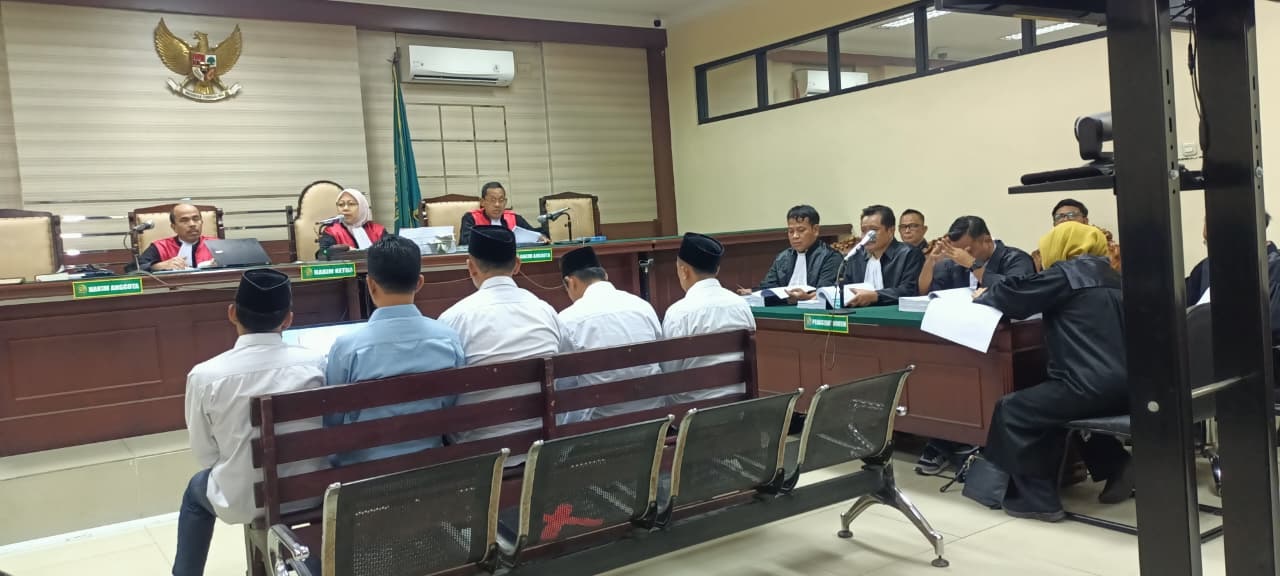 TERKUAK: Suasana sidang perkara korupsi proyek dam kali bentak Kabupaten Blitar di PN Tipikor Surabaya, Kamis (23/10/2025).