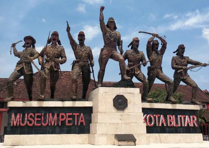 Sejarah Makam Adipati Aryo Blitar: Perjuangan Melawan Belanda dan Tradisi Ziarah Jumat Pahing