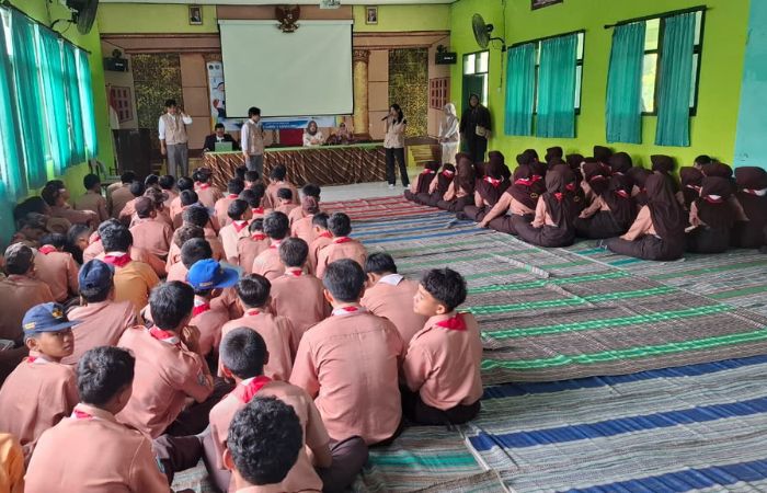 Program Sahabat Ceria Influencer Berdampak Indonesia di SMPN 1 Kanigoro.