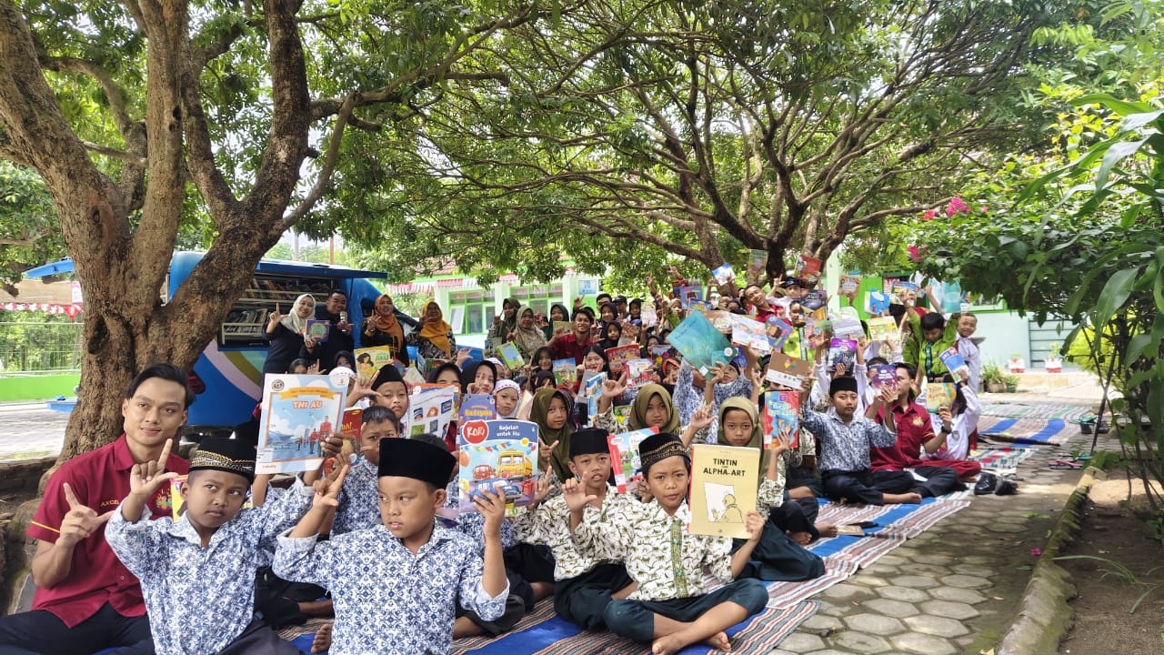 &lrm;BEROPERASI: Mobil Jelajah Literasi beroperasi untuk menggenjot jumlah kunjungan perpustakaan.