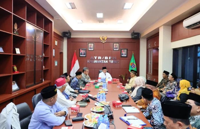 Menteri ATR/BPN Nusron Wahid ajak ormas Islam percepat sertipikasi tanah wakaf dan rumah ibadah di Kaltim agar umat beribadah tanpa sengketa.