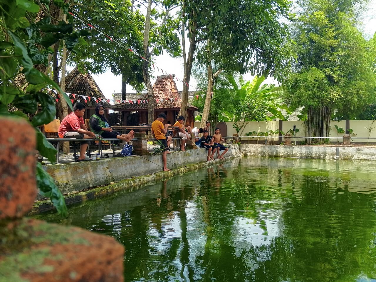 ASYIK: Wisata Gurami Seduri jadi daya tarik lokasi wisata edukasi di Dusun Seduri, Desa/Kecamatan Wonodadi, Kabupaten Blitar.