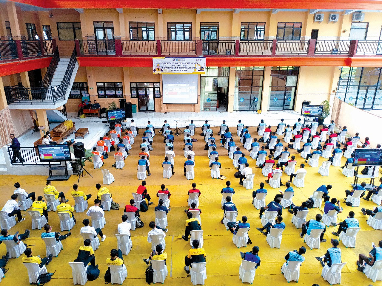MOMEN ISTIMEWA: Pelaksanaan seleksi calon siswa UT School Area Jawa Timur Batch 39 di SMK PGRI Wlingi pada Jumat (31/10/2025).