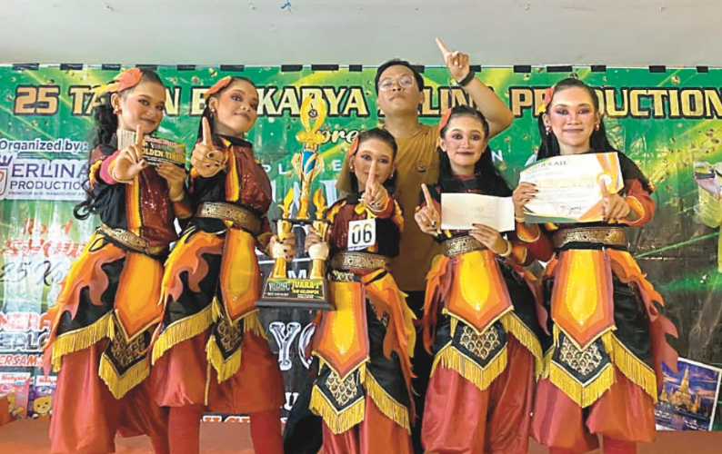 SEMANGAT: Suasana minggu pagi di tempat latihan dipenuhi siswa dari berbagai jenjang usia.