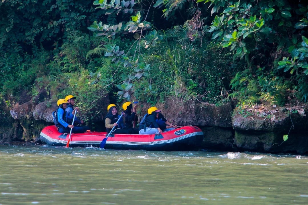 WASPADA: Disbudpar ingatkan wisatawan tetap mempersiapkan diri saat berwisata di saat musim hujan.