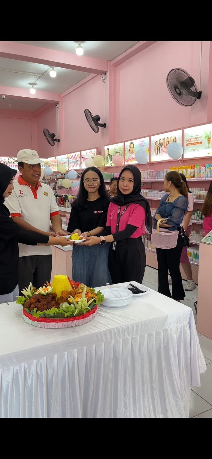 Hari Hari Store Srengat Resmi dibuka kembali.