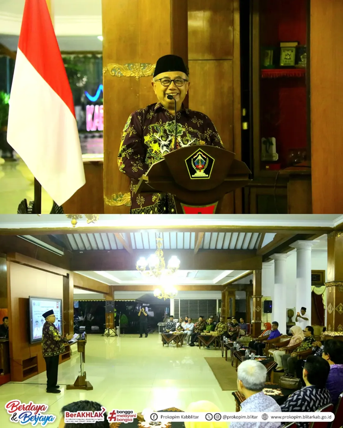Bupati Blitar melakukan sambutan saat acara audiensi dengan Dinas Kehutanan, pada Jumat (7/11/2025).