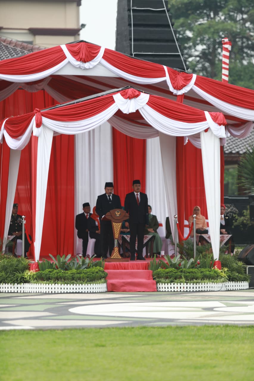 Wakil Bupati Blitar Beky Herdihansah saat menjadi inspektur upacara Hari Pahlawan, 10/11).