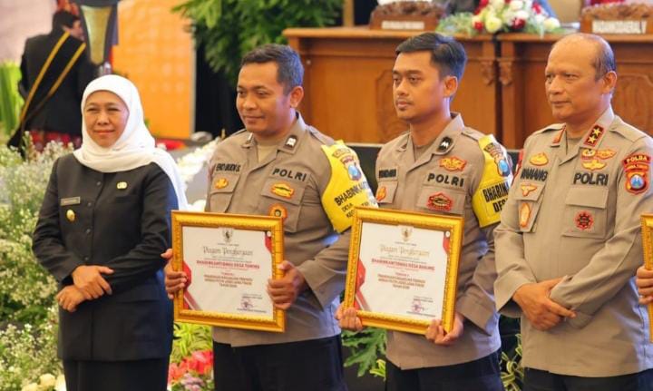 PENGAYOM: Aipda Hardian Pradana memperoleh penghargaan sebagai Bhabinkamtibmas Terbaik II se-Jatim.
