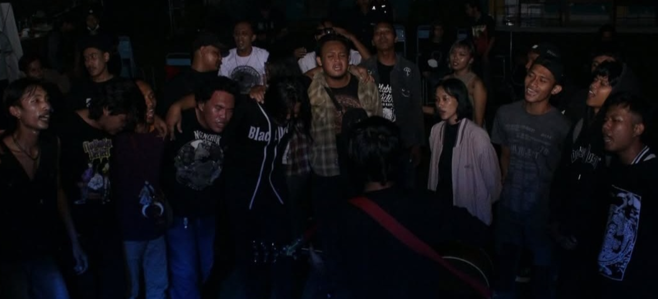 HANGAT: Kebersamaan komunitas Women&rsquo;s March dalam agenda diskusi buku.