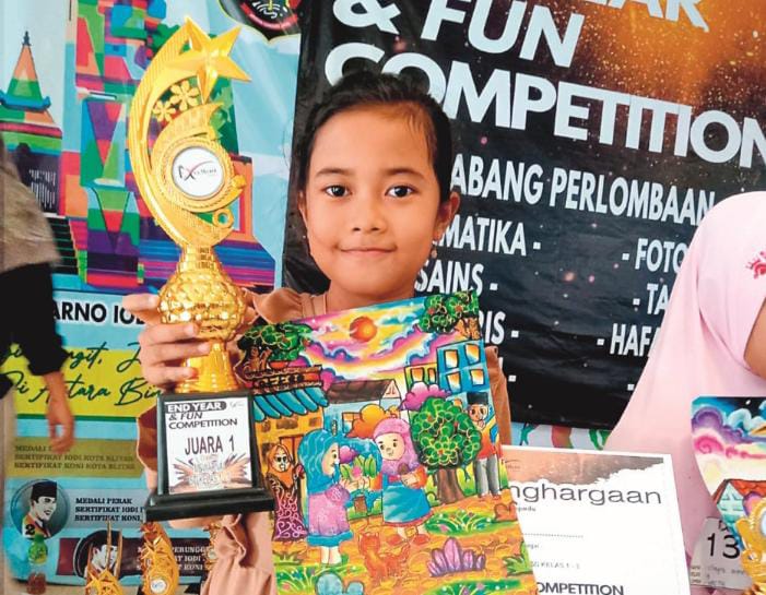 KEREN: Kemampuan tangan kreatif Anggun dalam meracik warna selalu mengantarkan naik podium juara.