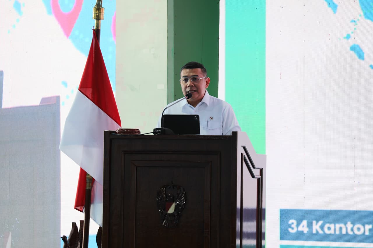 Wamen ATR/BPN Ossy Dermawan Ajak TNI AD Perkuat Sinergi Menjaga Tanah Negara dalam Apel Dansatkowil 2025 di Banyumas