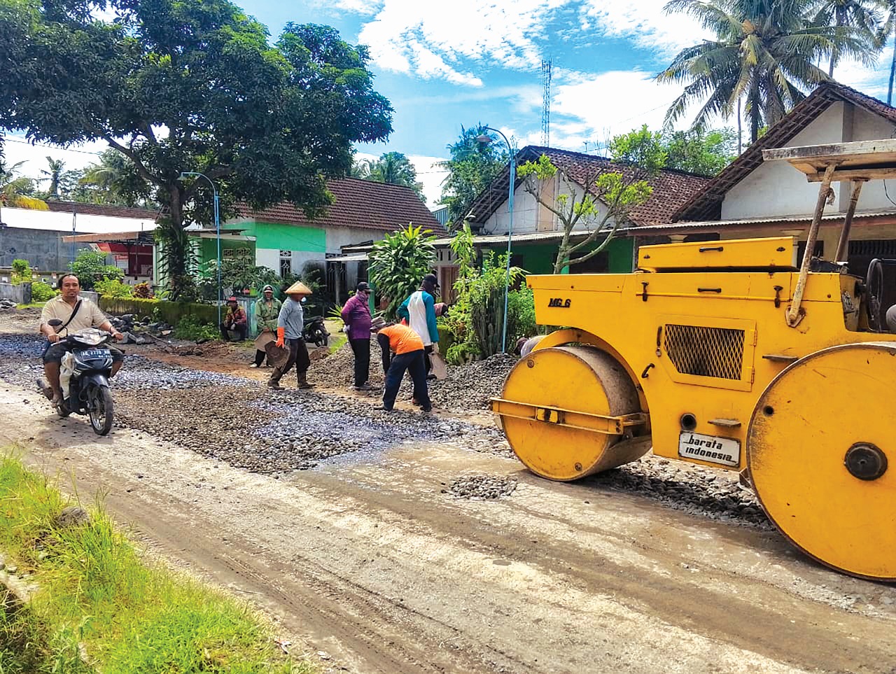 &lrm;NYICIL: Pembenahan jalan rusak di Desa Candirejo, Kecamatan Ponggok, dilakukan secara bertahap hingga 2026.