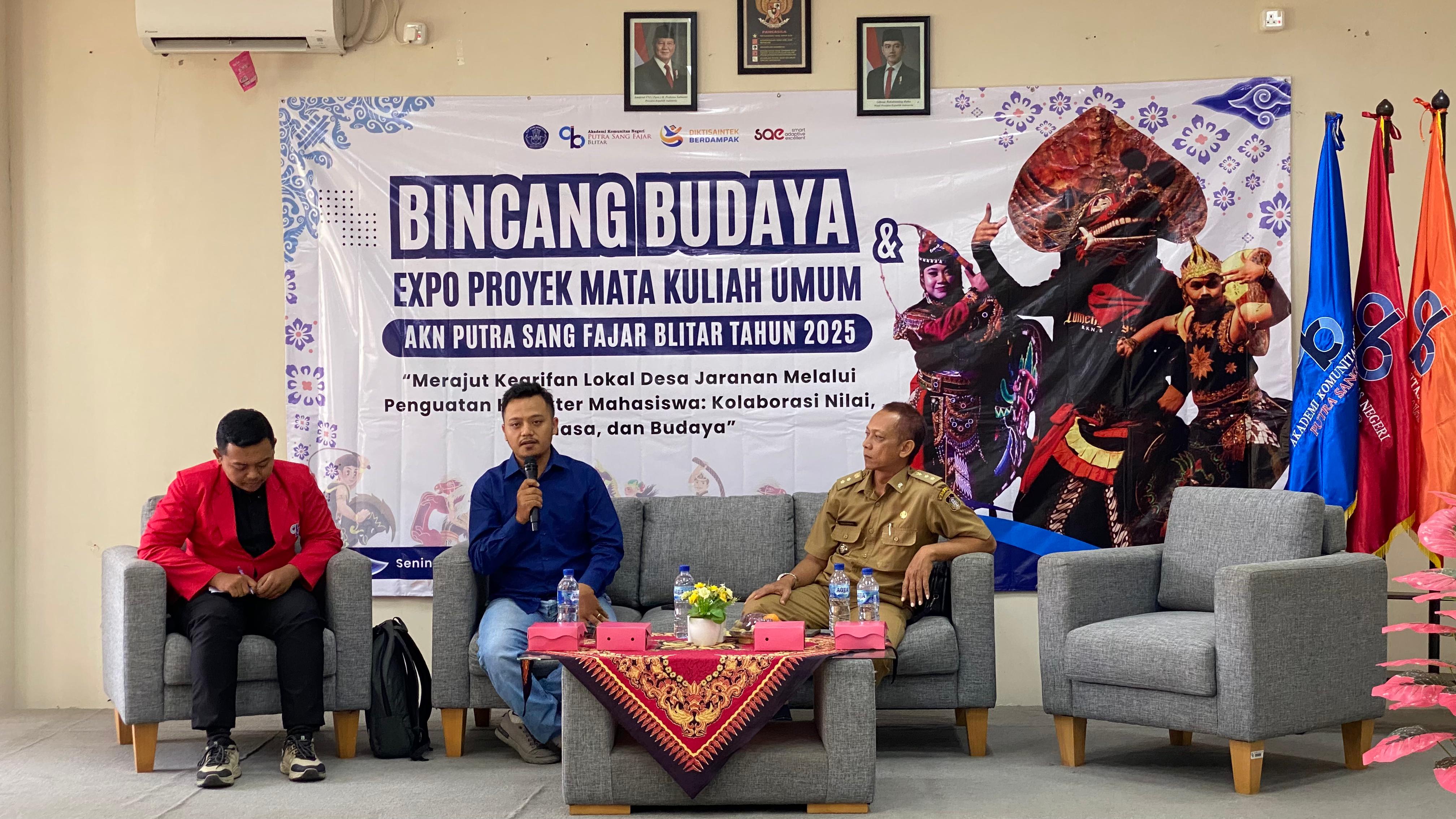 GAYENG: AKN Putra Sang Fajar menggelar bincang budaya Expo proyek mata kuliah umum.