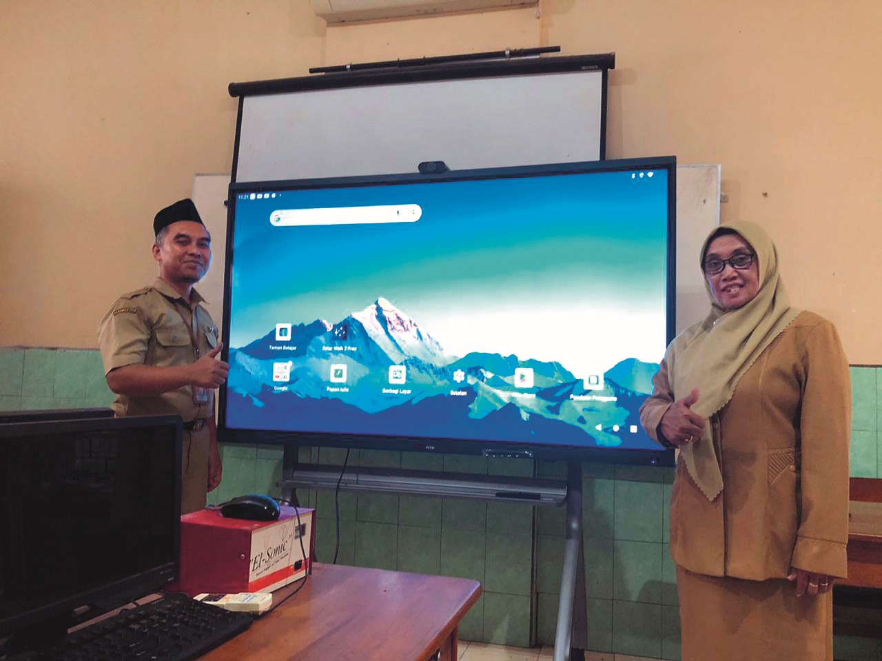 Bantuan TV Digital Board untuk KBM dari Presiden Prabowo Sudah Diterima SD Negeri di Kota Blitar, Ini Penampakannya