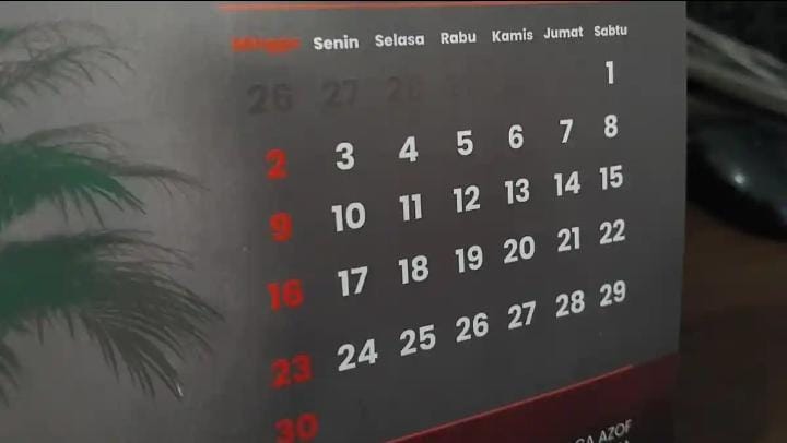 masyarakat menyambut sisa jadwal libur yang dapat dimanfaatkan untuk beristirahat atau berkumpul bersama keluarga.